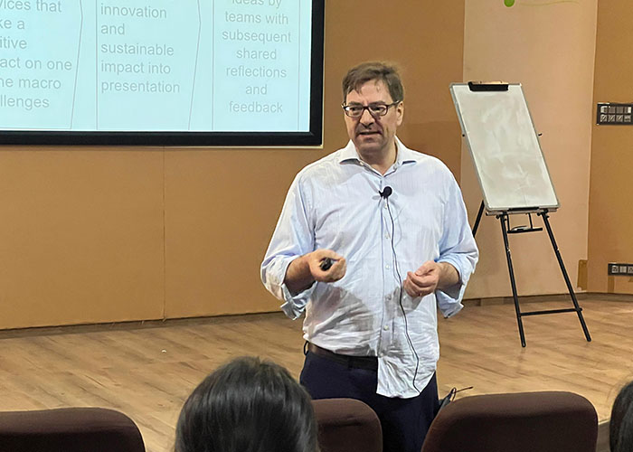 dr-ernst_0001_WhatsApp Image 2025-01-29 at 22.25.45_0ae36454